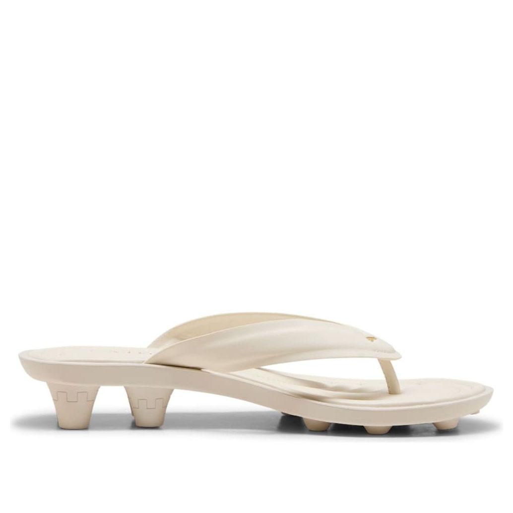 Sizing (W) Fenty x Puma Cat Cleat Sandal ''Alpine Snow Gold'' Wanita Edisi Terhad. 404770-01