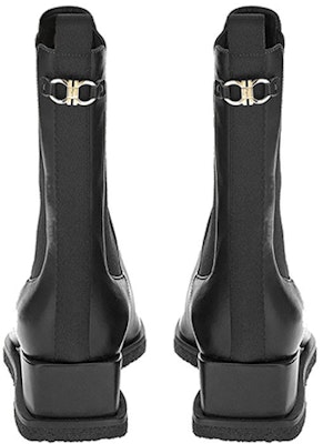 (W) FERRAGAMO Sepatu Boots Hitam Klasik Ujung Kotak 01C409-745652 Lookbook (W) FERRAGAMO Sepatu Boots Hitam Klasik Ujung Kotak 01C409-745652