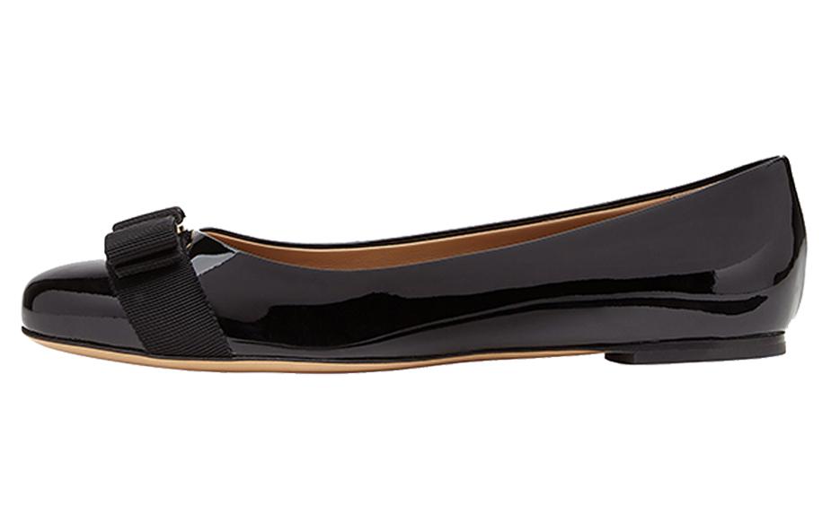 (Women) FERRAGAMO Ballet Flat 'Black Patent Leather' 574556