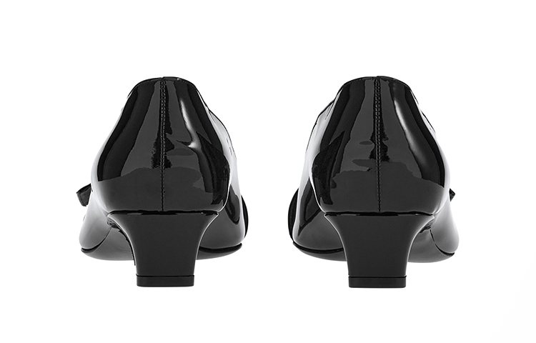 Shop (W) FERRAGAMO Sepatu Datar Kulit 'Hitam' 01C802-751004