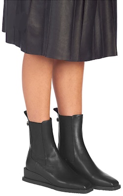 (W) FERRAGAMO Sepatu Boot Hitam Klasik dengan Panel Elastis 01C014-745251 Shop (W) FERRAGAMO Sepatu Boot Hitam Klasik dengan Panel Elastis 01C014-745251