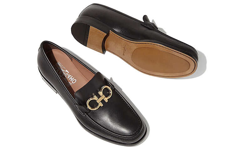 Lookbook Ferragamo 菲拉格穆 Gancini 金扣裝飾樂福鞋 黑色