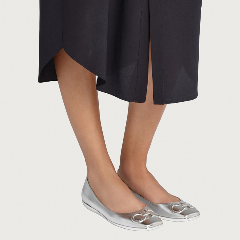 (W) FERRAGAMO Gancini Ballet Flat 'Silver' 圖 5