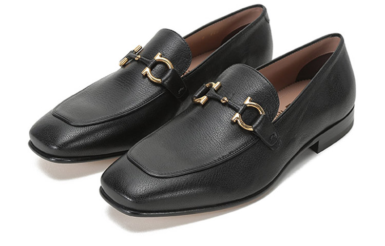 Lookbook (W) FERRAGAMO Gancini Loafer 'Buckle Hitam' 020359-745419