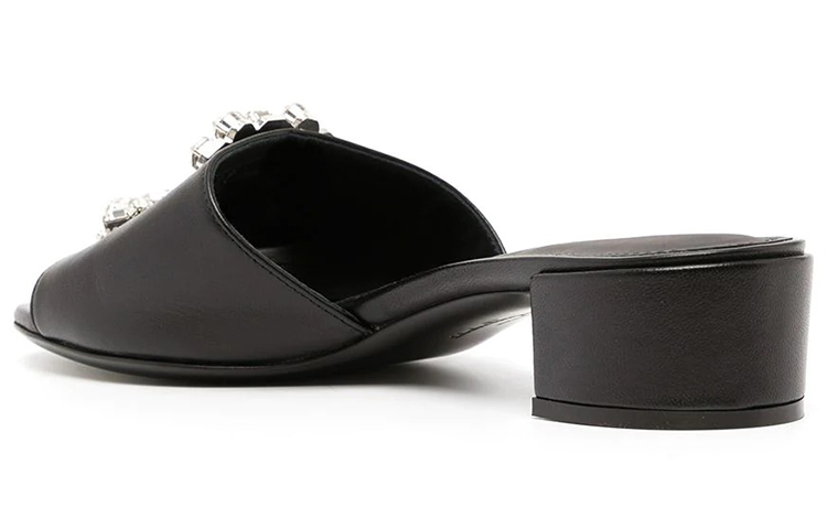 Lookbook (W) FERRAGAMO Henri 30 ''Schwarze Peep-Toe'' 01A839-741146