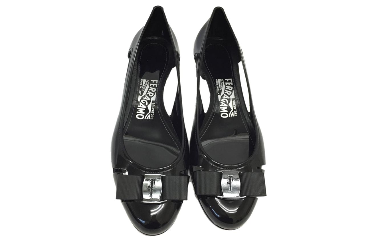 Purchase (W) FERRAGAMO Vara 'Negro Jelly' 035656-726363