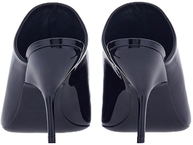 (W) FERRAGAMO Kasut Tumit Tinggi Kulit Hitam Hujung Petak Selesa. 01G519-767910 Shop (W) FERRAGAMO Kasut Tumit Tinggi Kulit Hitam Hujung Petak Selesa. 01G519-767910