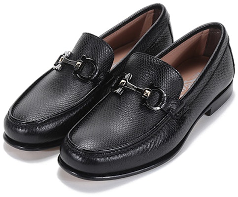 (W) FERRAGAMO Sepatu Kulit Loafer 'Hitam' 020139-741563 Lookbook (W) FERRAGAMO Sepatu Kulit Loafer 'Hitam' 020139-741563