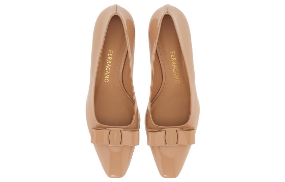 Shop (W) フェラガモ エレガントベージュ パンプス
```ferragamo eregantobe-ju panpusu``` 01F594-763727