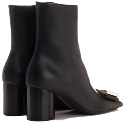 (W) FERRAGAMO Boots Kulit Hitam Slip-On Jempol Bulat Pendek 01G004-763184 Lookbook (W) FERRAGAMO Boots Kulit Hitam Slip-On Jempol Bulat Pendek 01G004-763184