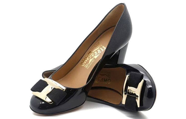 Order (W) FERRAGAMO Ninna 8 cm 'Kulit Patent Hitam' 0585124