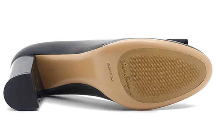 Shop (W) FERRAGAMO Ninna 8 cm 'Kulit Patent Hitam' 0585124