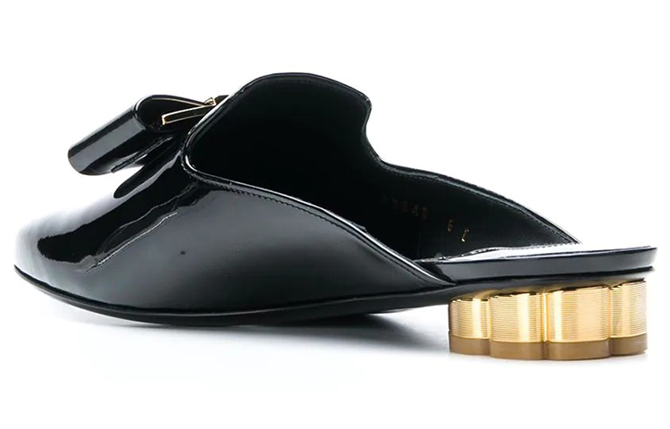 Lookbook (W) FERRAGAMO Lackleder Mode Sandalette mit niedrigem Absatz ''Schwarz'' 695097