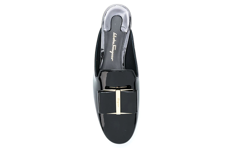 Shop (W) FERRAGAMO Lackleder Mode Sandalette mit niedrigem Absatz ''Schwarz'' 695097