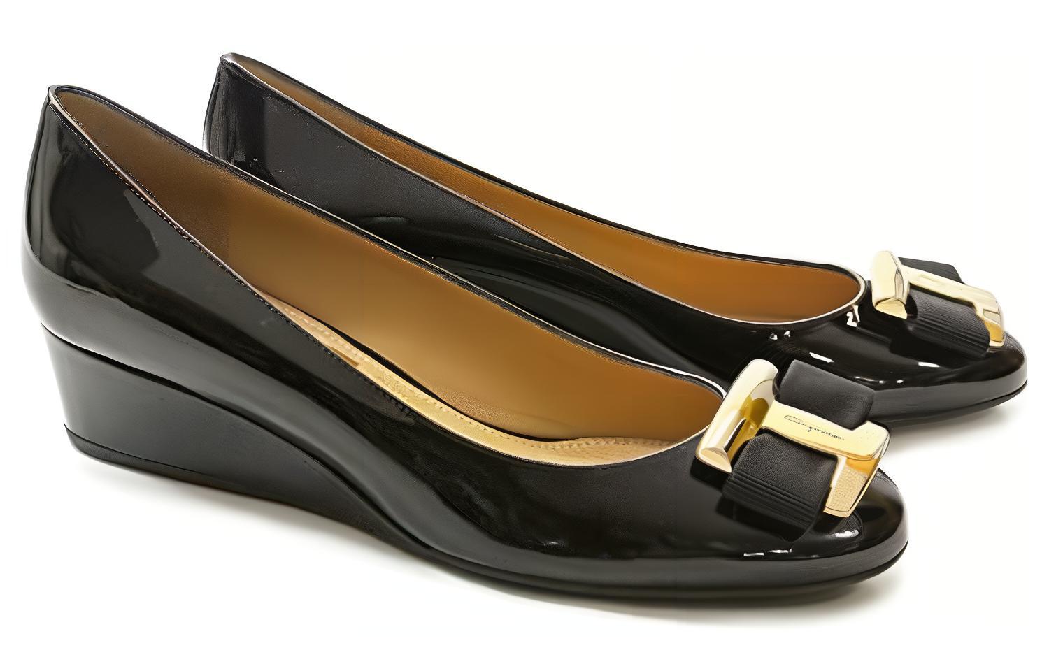 Lookbook (W) 菲拉格慕黑色漆皮蝴蝶结坡跟高跟鞋 01H224-592353