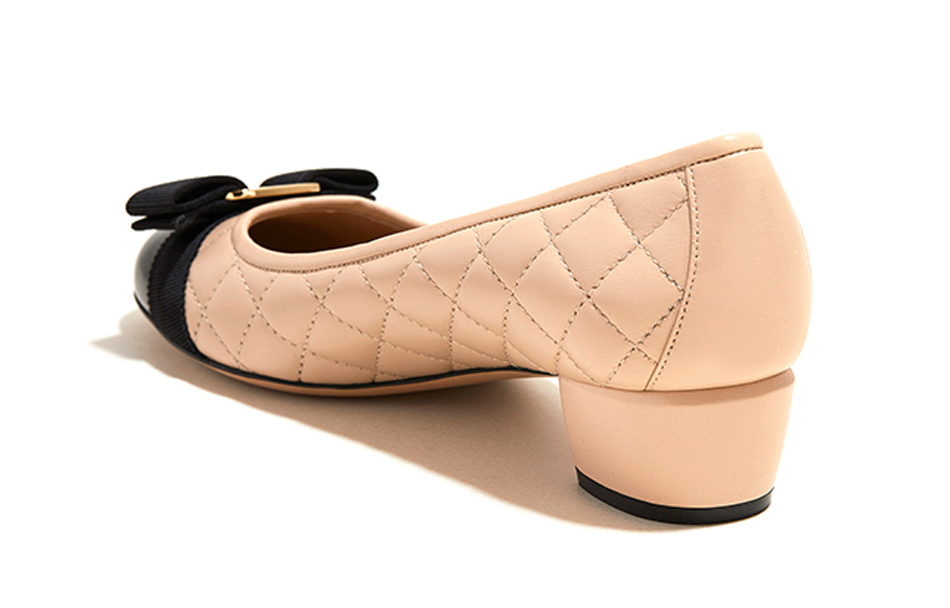 Lookbook (W) 菲拉格慕 缝线Vara高跟鞋 '米色黑色蝴蝶结' 01M832-702227