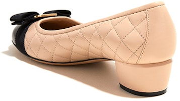 (W) 페라가모 퀼팅 바라 하이힐 '베이지 블랙 보우' 01M832-702227 Lookbook (W) 페라가모 퀼팅 바라 하이힐 '베이지 블랙 보우' 01M832-702227