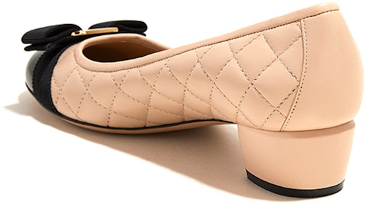 (W) 페라가모 퀼팅 바라 하이힐 '베이지 블랙 보우' 01M832-702227 Lookbook (W) 페라가모 퀼팅 바라 하이힐 '베이지 블랙 보우' 01M832-702227