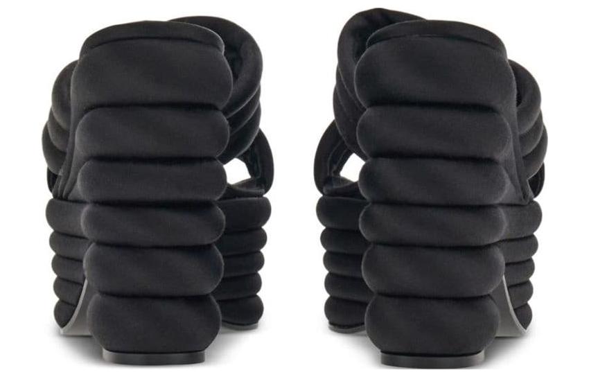 Shop FERRAGAMO菲拉格慕 編織物 圓頭露趾 一條帶拖鞋 10.5cm 女款 黑色