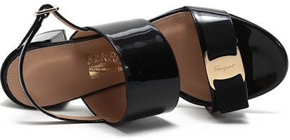 (W) FERRAGAMO Salvatore Giulia 'Sandal Tumit Blok Hitam Patent Bersimpul' 01Q976-725965 Purchase (W) FERRAGAMO Salvatore Giulia 'Sandal Tumit Blok Hitam Patent Bersimpul' 01Q976-725965