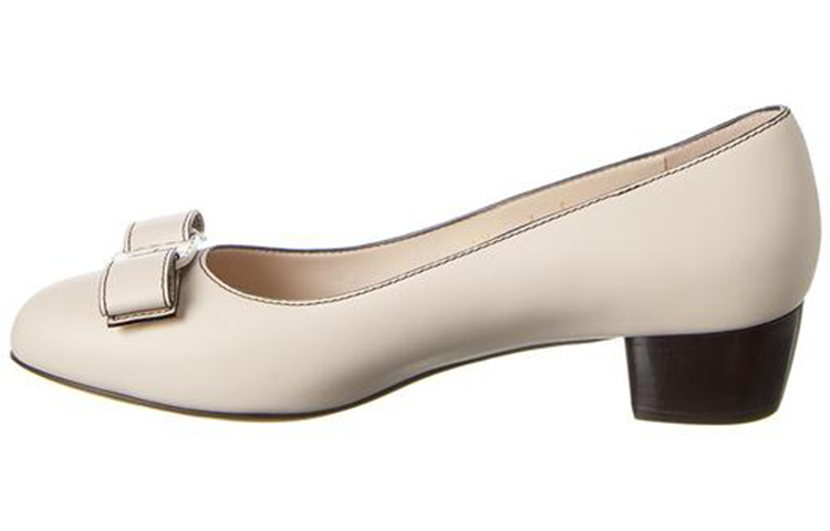 (W) FERRAGAMO Salvatore Leather Pump 'Elegant Round Toe White'