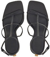 FERRAGAMO菲拉格慕 皮革 方頭扣環 時尚涼鞋 10.5cm 女款 黑色 Lookbook FERRAGAMO菲拉格慕 皮革 方頭扣環 時尚涼鞋 10.5cm 女款 黑色