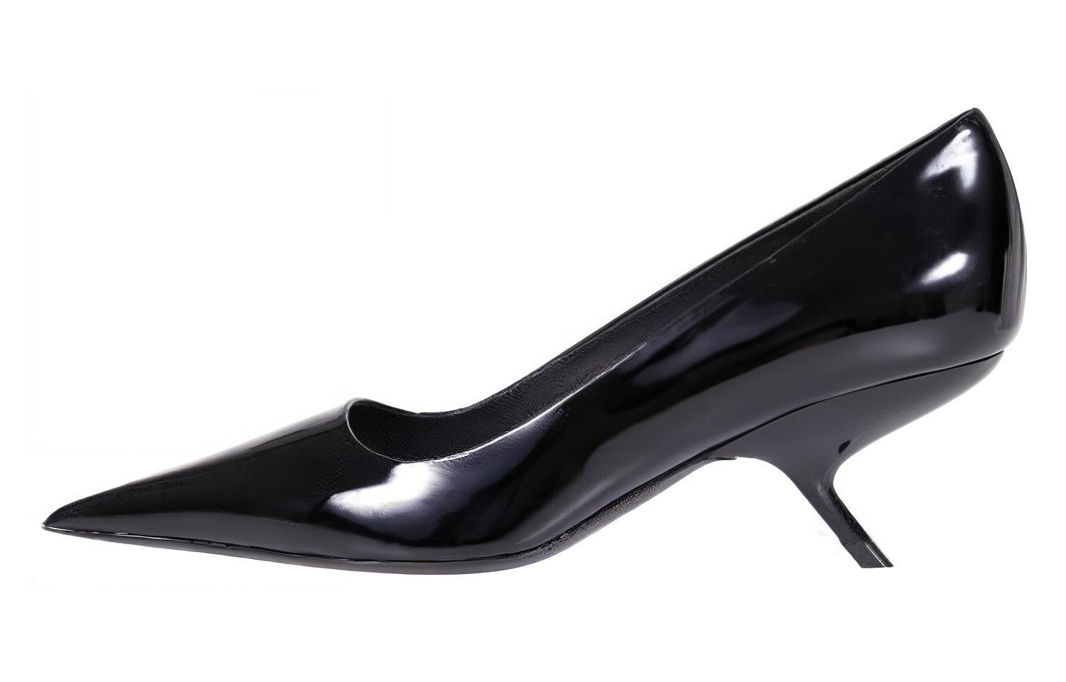 (W) FERRAGAMO Salvatore Patent Leather Pointed Toe Pumps 'Black'