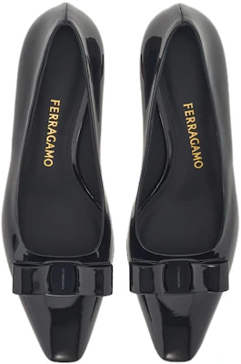 (W) FERRAGAMO Salvatore Escarpins Noirs en Cuir Verni à Bout Pointu ''Noeud''. 01F594-763726 Lookbook (W) FERRAGAMO Salvatore Escarpins Noirs en Cuir Verni à Bout Pointu ''Noeud''. 01F594-763726