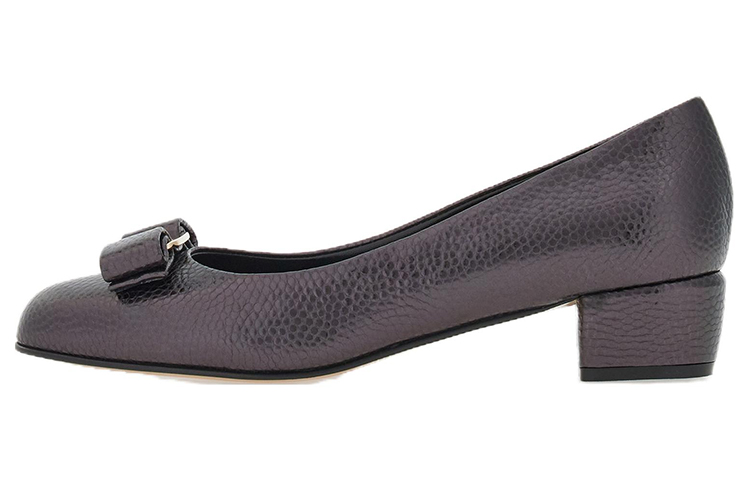 (Women) FERRAGAMO Salvatore Vara 'Black Leather Kitten Heel' 01G499-766439