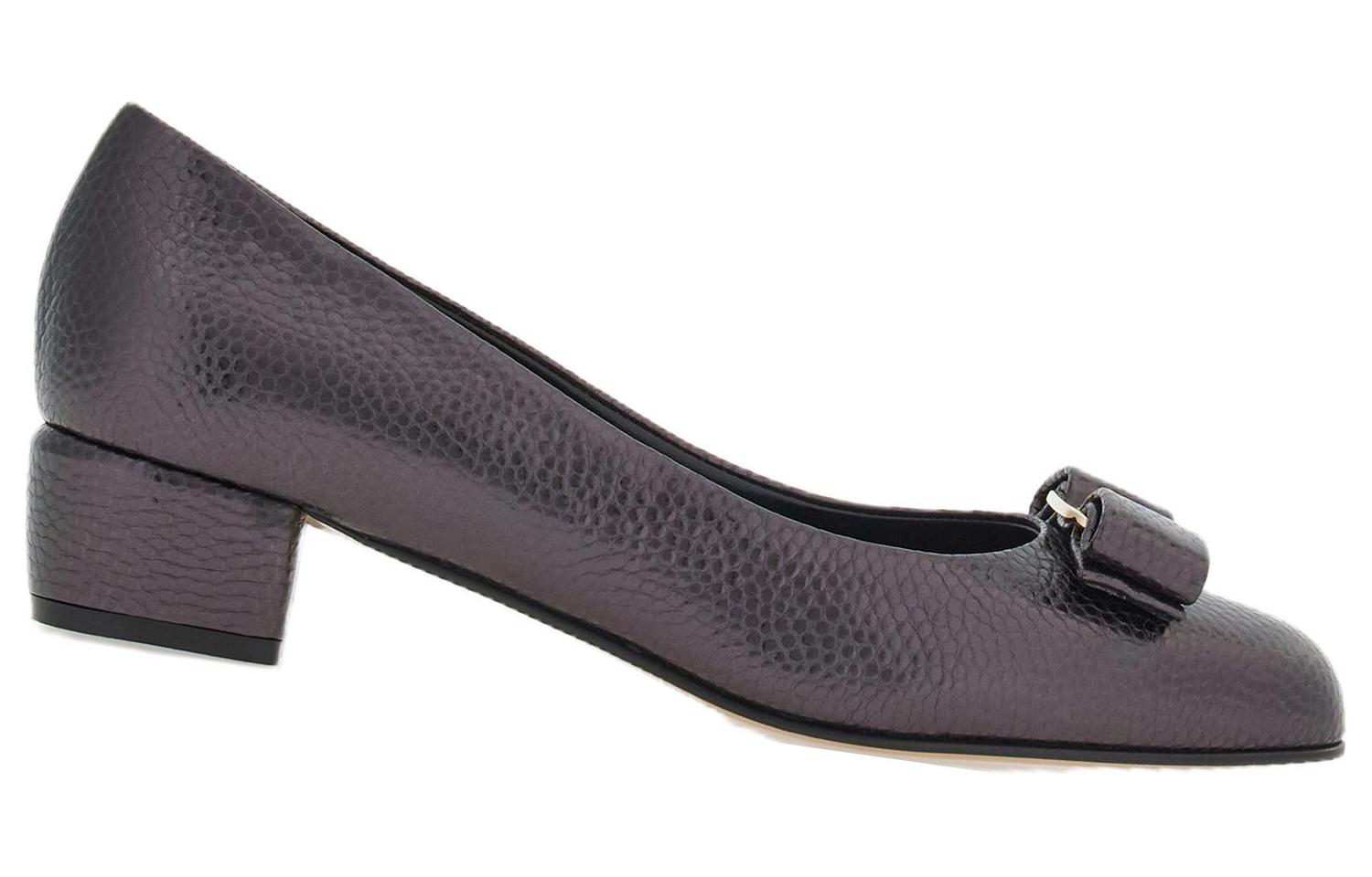 Order (W) FERRAGAMO Salvatore Vara 'Tacón Bajo de Cuero Negro' 01G499-766439