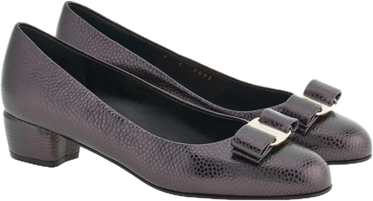 (W) FERRAGAMO Salvatore Vara ''Schwarze Leder-Kitten-Heels'' 01G499-766439 Lookbook (W) FERRAGAMO Salvatore Vara ''Schwarze Leder-Kitten-Heels'' 01G499-766439