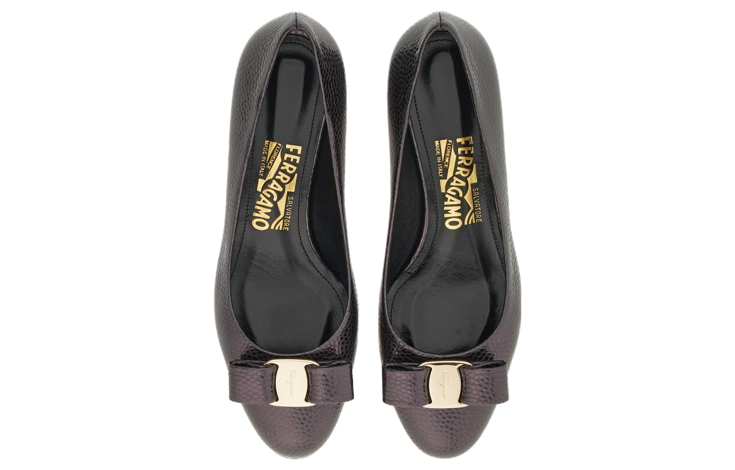 Shop (W) FERRAGAMO Salvatore Vara 'Tacón Bajo de Cuero Negro' 01G499-766439