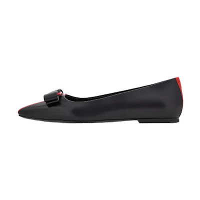 (W) FERRAGAMO Salvatore Vara 'Black Leather Pointed Toe Flat'