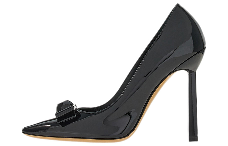 (W) FERRAGAMO Salvatore Vara 'Patent Black'