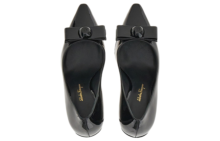 Shop FERRAGAMO 菲拉格慕 Vara 漆皮 細跟 高跟鞋 女款 黑色