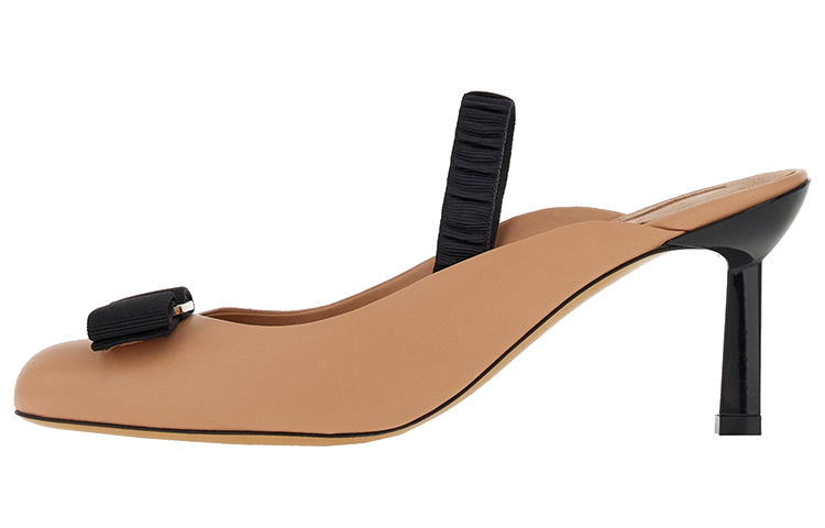 (W) FERRAGAMO Salvatore Vara 'Pink Patent Leather'