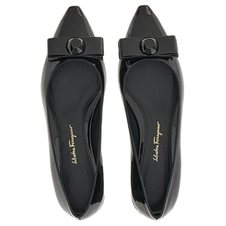Shop (W) フェラガモ Vara パテント 黒リボン フラット 01E560-757785