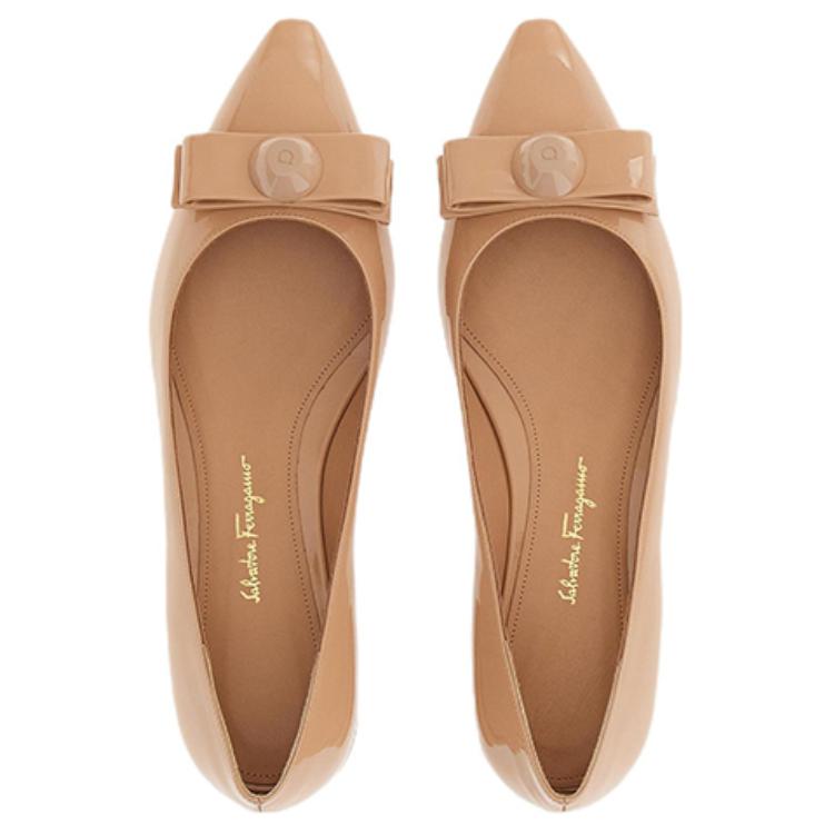 Shop FERRAGAMO 菲拉格慕 Vara 漆皮 蝴蝶結 平底鞋 女款 棕色