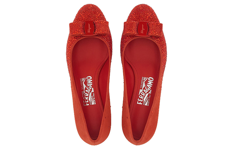 Lookbook FERRAGAMO菲拉格慕 Vara 絨面 蝴蝶結漸變色水晶 高跟鞋 女款 紅色