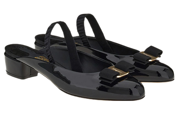 Lookbook (W) FERRAGAMO Salvatore Vara Lage Hak ''Zwarte Lakstrik'' 01E180-757767