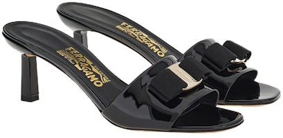 (W) FERRAGAMO Salvatore Vara 黑色蝴蝶结漆皮鞋 01E562-758004 Lookbook (W) FERRAGAMO Salvatore Vara 黑色蝴蝶结漆皮鞋 01E562-758004