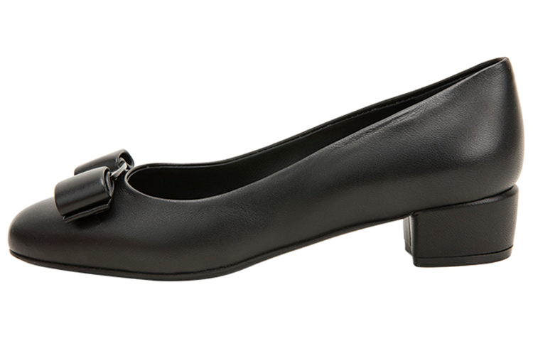 (W) FERRAGAMO Salvatore Vara Pump 'Black Bow'