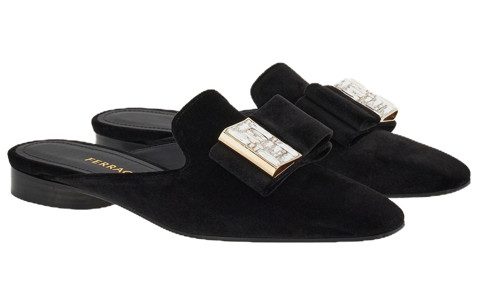 Order (W) FERRAGAMO Sandal Mule Ujung Kotak 'Hitam' 01G007-763892
