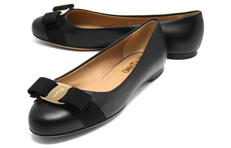 Order (W) FERRAGAMO Vara 'Hitam' 01A181-576597