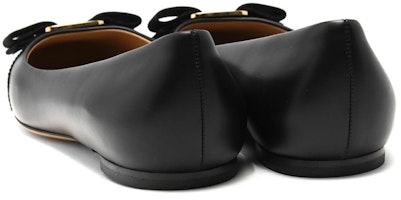 (W) フェラガモ Vara ブラック 01A181-576597 Lookbook (W) フェラガモ Vara ブラック 01A181-576597