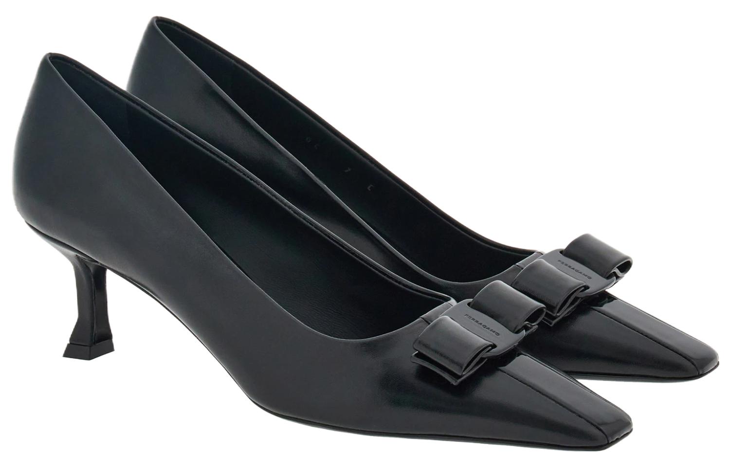 Lookbook (W) FERRAGAMO Vara ''Zwarte Strik Kitten Hakjes'' 01G509-766401