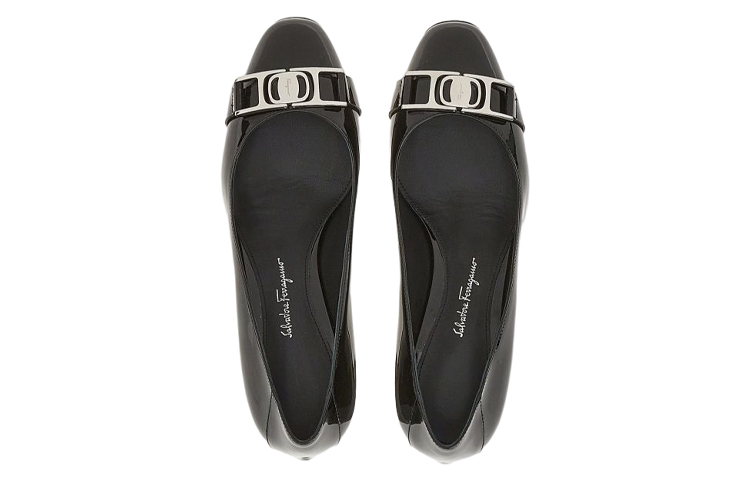 Lookbook Ferragamo菲拉格姆 Vara 皮革 鍊飾圓頭 粗跟 高筒女鞋 黑色