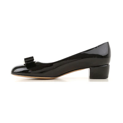 (W) FERRAGAMO Vara 'Black Patent Bow'