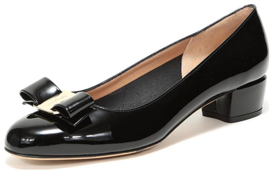 Lookbook (W) フェラガモ Vara ブラックパテントボウ VARA1-0591963