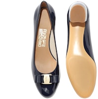 (W) FERRAGAMO Vara 'Sepatu Hak Tinggi Biru' 01B221539449 Shop (W) FERRAGAMO Vara 'Sepatu Hak Tinggi Biru' 01B221539449